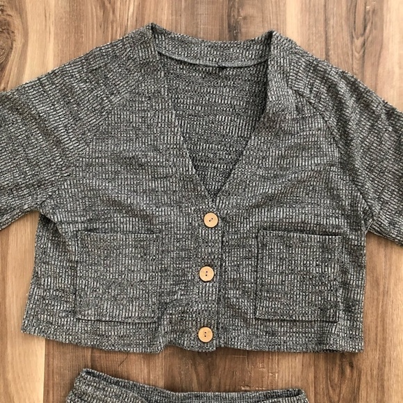 Unbranded gray knit long sleeves and shorts lounge set fit medium - Picture 6 of 6